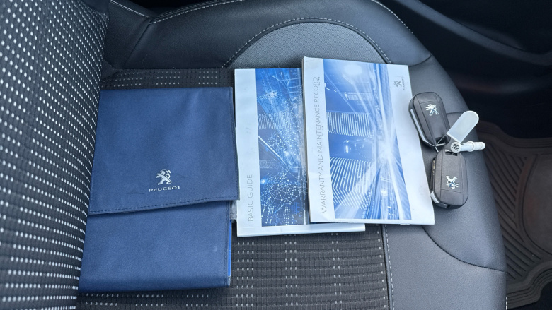 Peugeot 2008 1.2 PureTech Allure Premium 5dr [Start Stop] Petrol Estate